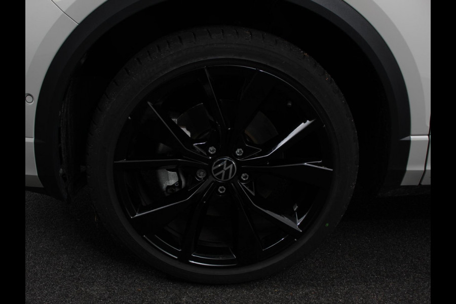 Volkswagen T-Roc 1.5 TSI DSG R-Line+Blackpack | Climate control | Adaptieve cruise control | Panoramadak | LED | Navigatie | Achteruitrijcamera | Parkeersensoren | Apple Carplay/ Android Auto | Radio