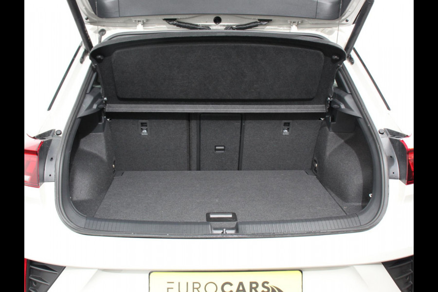 Volkswagen T-Roc 1.5 TSI DSG R-Line+Blackpack | Climate control | Adaptieve cruise control | Panoramadak | LED | Navigatie | Achteruitrijcamera | Parkeersensoren | Apple Carplay/ Android Auto | Radio