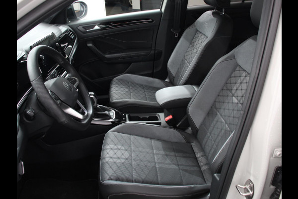 Volkswagen T-Roc 1.5 TSI DSG R-Line+Blackpack | Climate control | Adaptieve cruise control | Panoramadak | LED | Navigatie | Achteruitrijcamera | Parkeersensoren | Apple Carplay/ Android Auto | Radio