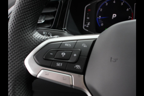 Volkswagen T-Roc 1.5 TSI DSG R-Line+Blackpack | Climate control | Adaptieve cruise control | Panoramadak | LED | Navigatie | Achteruitrijcamera | Parkeersensoren | Apple Carplay/ Android Auto | Radio