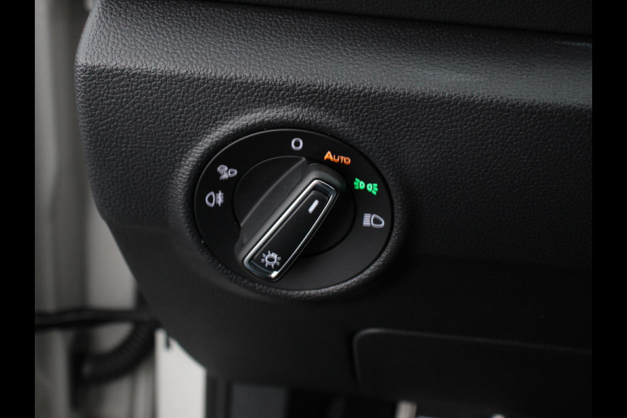 Volkswagen T-Roc 1.5 TSI DSG R-Line+Blackpack | Climate control | Adaptieve cruise control | Panoramadak | LED | Navigatie | Achteruitrijcamera | Parkeersensoren | Apple Carplay/ Android Auto | Radio