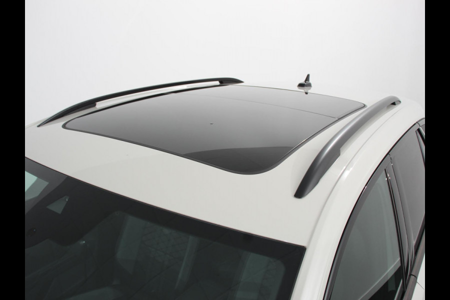 Volkswagen T-Roc 1.5 TSI DSG R-Line+Blackpack | Climate control | Adaptieve cruise control | Panoramadak | LED | Navigatie | Achteruitrijcamera | Parkeersensoren | Apple Carplay/ Android Auto | Radio