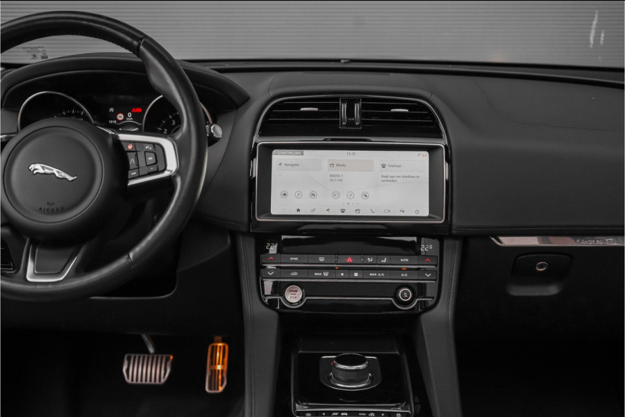 Jaguar F-Pace 2.0t AWD Premium Edition Pano Meridian