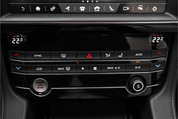 Jaguar F-Pace 2.0t AWD Premium Edition Pano Meridian