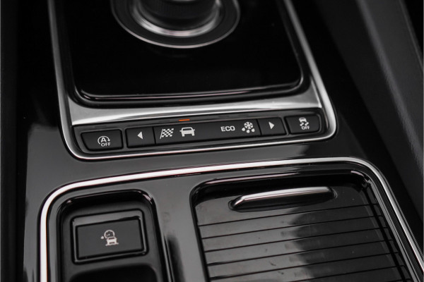 Jaguar F-Pace 2.0t AWD Premium Edition Pano Meridian