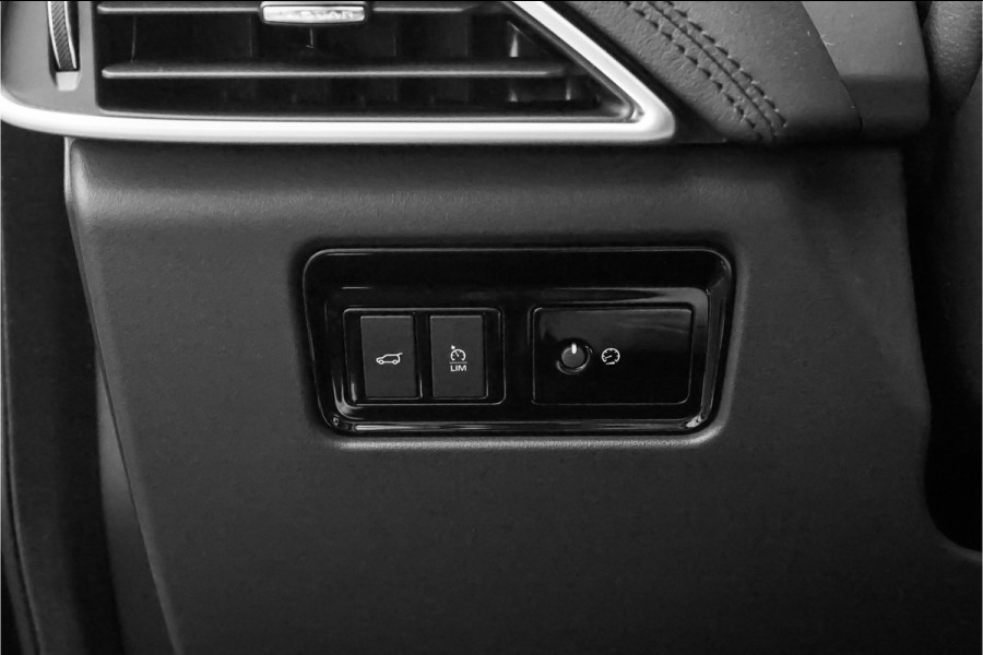 Jaguar F-Pace 2.0t AWD Premium Edition Pano Meridian