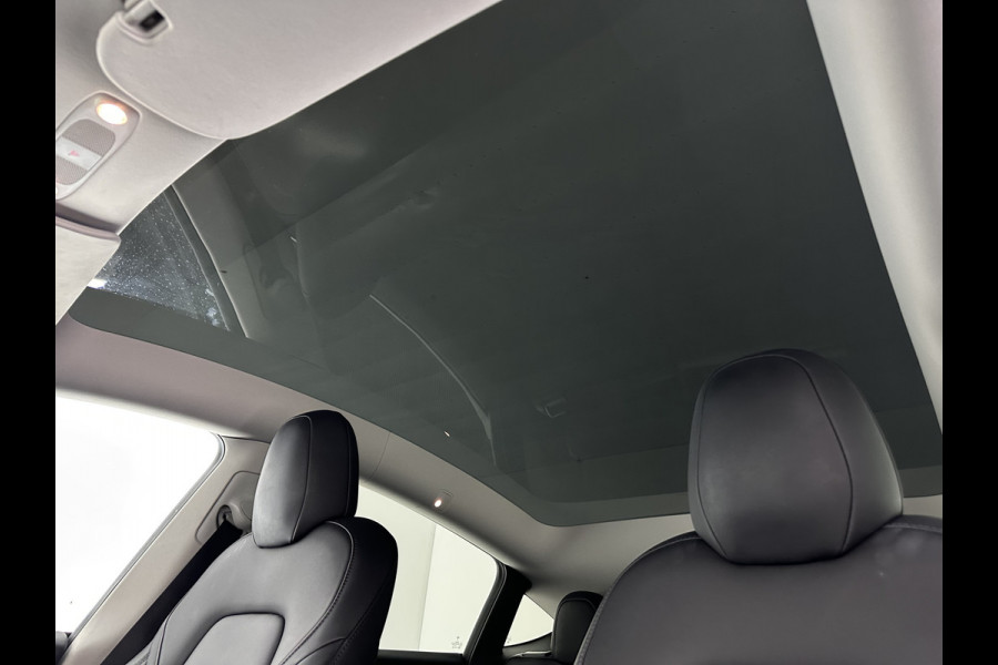 Tesla Model Y Long Range AWD 75 kWh Black-Line [ 3-Fase-11kW ] {SOH-82%} (INCL-BTW) Aut. *PANO | AUTO-PILOT | LEATHER | NAVI-FULLMAP | MATRIX-LED | KEYLESS | CAMERA | DAB+ | HEATED-COMFORTSEATS | PRIVACYGLASS | TOPVIEW | TOWBAR |  20''ALU*