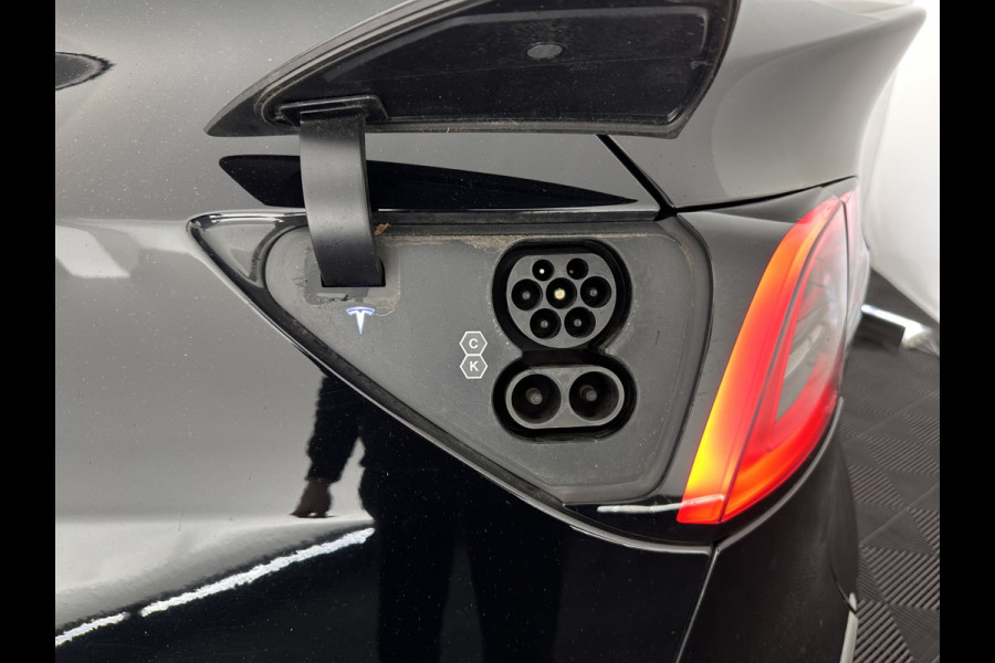 Tesla Model Y Long Range AWD 75 kWh Black-Line [ 3-Fase-11kW ] {SOH-82%} (INCL-BTW) Aut. *PANO | AUTO-PILOT | LEATHER | NAVI-FULLMAP | MATRIX-LED | KEYLESS | CAMERA | DAB+ | HEATED-COMFORTSEATS | PRIVACYGLASS | TOPVIEW | TOWBAR |  20''ALU*