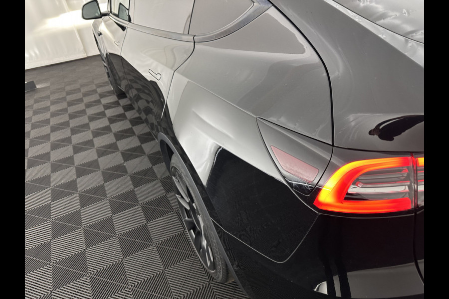 Tesla Model Y Long Range AWD 75 kWh Black-Line [ 3-Fase-11kW ] {SOH-82%} (INCL-BTW) Aut. *PANO | AUTO-PILOT | LEATHER | NAVI-FULLMAP | MATRIX-LED | KEYLESS | CAMERA | DAB+ | HEATED-COMFORTSEATS | PRIVACYGLASS | TOPVIEW | TOWBAR |  20''ALU*