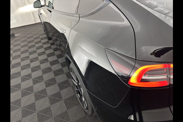 Tesla Model Y Long Range AWD 75 kWh Black-Line [ 3-Fase-11kW ] {SOH-82%} (INCL-BTW) Aut. *PANO | AUTO-PILOT | LEATHER | NAVI-FULLMAP | MATRIX-LED | KEYLESS | CAMERA | DAB+ | HEATED-COMFORTSEATS | PRIVACYGLASS | TOPVIEW | TOWBAR |  20''ALU*
