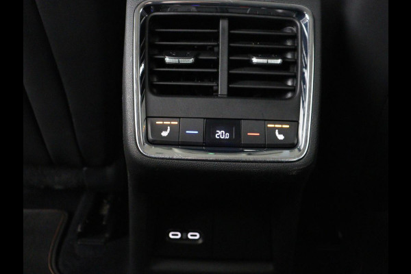 Škoda ENYAQ iV 80 | Leder | Stoelverwarming | Trekhaak | Adaptive cruise | Warmtepomp | Matrix LED | Carplay | 21'' | Achterbankverwarming | Navigatie | Sport Plus Pakket | Sfeerverlichting