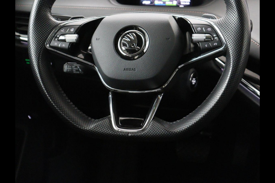 Škoda ENYAQ iV 80 | Leder | Stoelverwarming | Trekhaak | Adaptive cruise | Warmtepomp | Matrix LED | Carplay | 21'' | Achterbankverwarming | Navigatie | Sport Plus Pakket | Sfeerverlichting