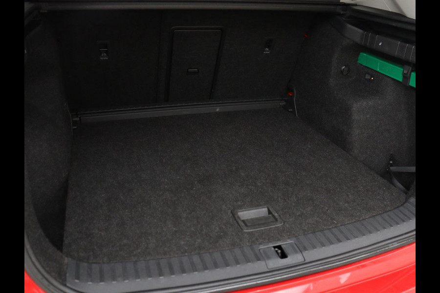 Škoda ENYAQ iV 80 | Leder | Stoelverwarming | Trekhaak | Adaptive cruise | Warmtepomp | Matrix LED | Carplay | 21'' | Achterbankverwarming | Navigatie | Sport Plus Pakket | Sfeerverlichting