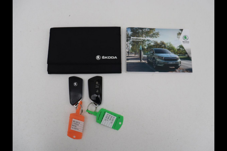 Škoda ENYAQ iV 80 | Leder | Stoelverwarming | Trekhaak | Adaptive cruise | Warmtepomp | Matrix LED | Carplay | 21'' | Achterbankverwarming | Navigatie | Sport Plus Pakket | Sfeerverlichting