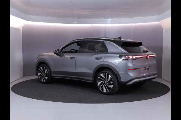 Volkswagen T-Roc Style First Edition 1.5 eTSI 85 kW / 116 PK SUV 7 | Assistance Pakket | Trekhaak | Elek. achterklep |  Velgen 'Vancouver', 19 inch lichtmetaal | Zwart dak