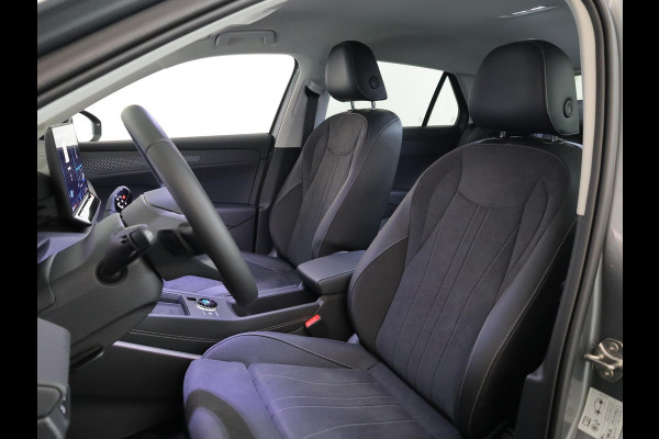 Volkswagen T-Roc Style First Edition 1.5 eTSI 85 kW / 116 PK SUV 7 | Assistance Pakket | Trekhaak | Elek. achterklep |  Velgen 'Vancouver', 19 inch lichtmetaal | Zwart dak