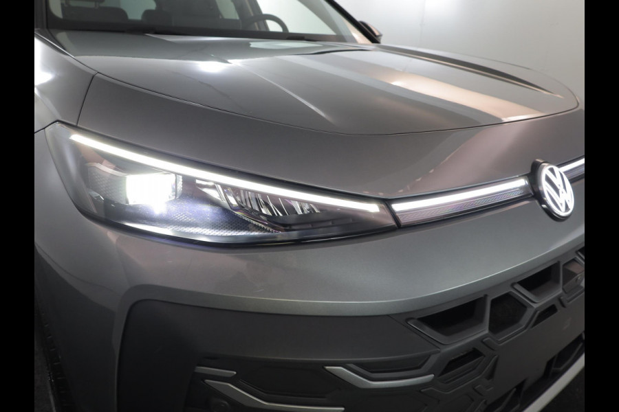 Volkswagen T-Roc Style First Edition 1.5 eTSI 85 kW / 116 PK SUV 7 | Assistance Pakket | Trekhaak | Elek. achterklep |  Velgen 'Vancouver', 19 inch lichtmetaal | Zwart dak