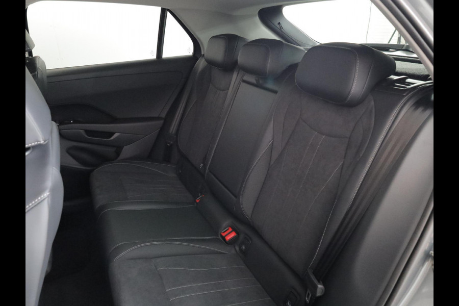 Volkswagen T-Roc Style First Edition 1.5 eTSI 85 kW / 116 PK SUV 7 | Assistance Pakket | Trekhaak | Elek. achterklep |  Velgen 'Vancouver', 19 inch lichtmetaal | Zwart dak