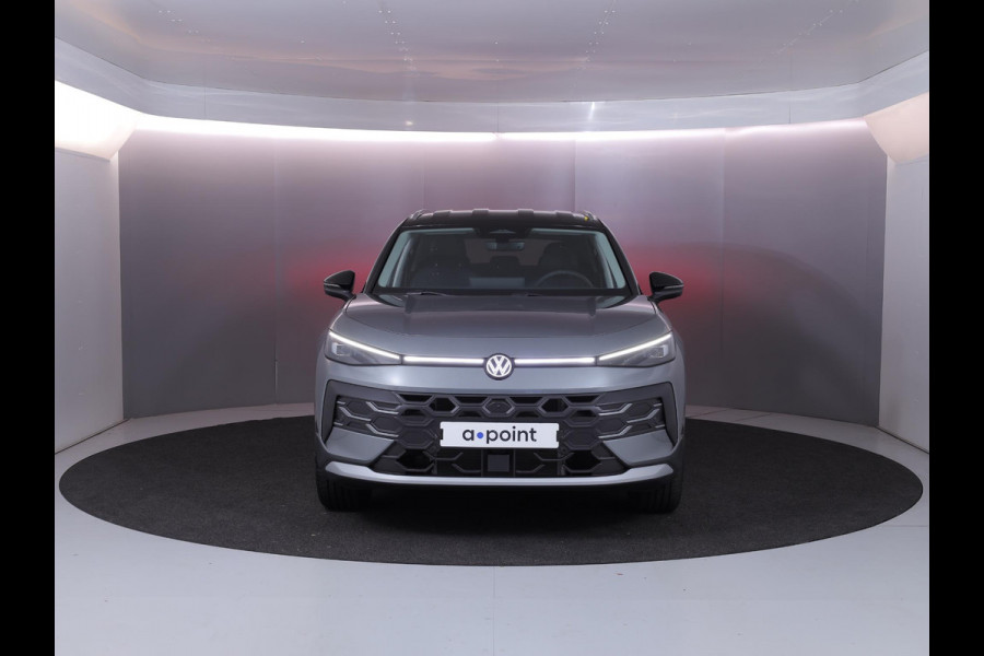 Volkswagen T-Roc Style First Edition 1.5 eTSI 85 kW / 116 PK SUV 7 | Assistance Pakket | Trekhaak | Elek. achterklep |  Velgen 'Vancouver', 19 inch lichtmetaal | Zwart dak