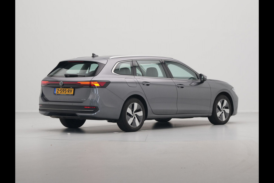 Volkswagen Passat Variant 1.5 eTSI 150pk DSG Business Trekhaak Navigatie Camera Massage Android/Carplay