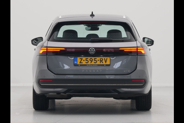 Volkswagen Passat Variant 1.5 eTSI 150pk DSG Business Trekhaak Navigatie Camera Massage Android/Carplay