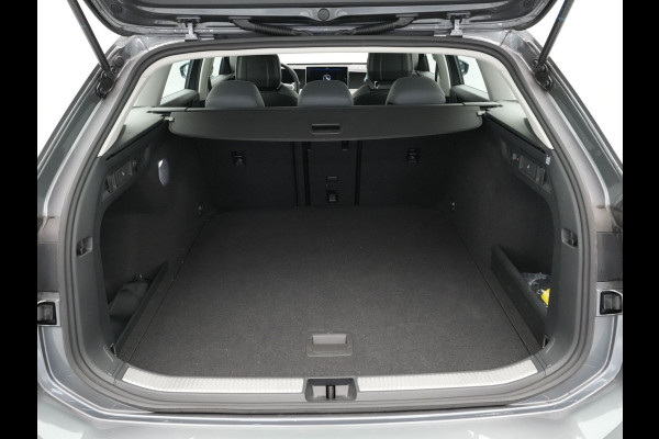 Volkswagen Passat Variant 1.5 eTSI 150pk DSG Business Trekhaak Navigatie Camera Massage Android/Carplay