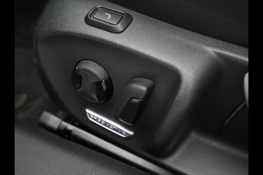 Volkswagen Passat Variant 1.5 eTSI 150pk DSG Business Trekhaak Navigatie Camera Massage Android/Carplay