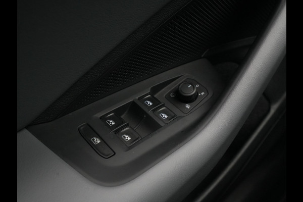 Volkswagen Passat Variant 1.5 eTSI 150pk DSG Business Trekhaak Navigatie Camera Massage Android/Carplay