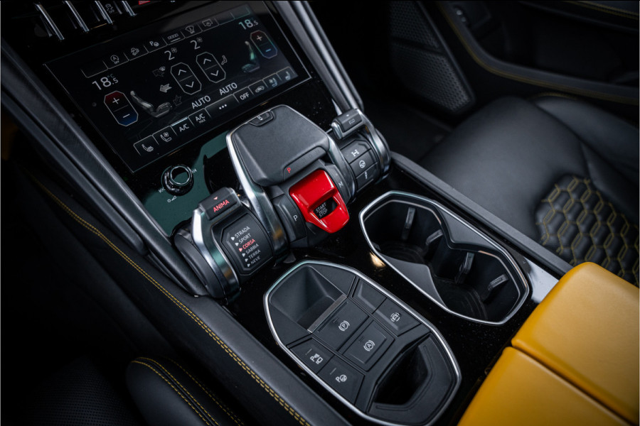 Lamborghini Urus 4.0 V8 - BTW | Akrapovic | Keramisch | Panorama | Xpel | B&O+ | Massage