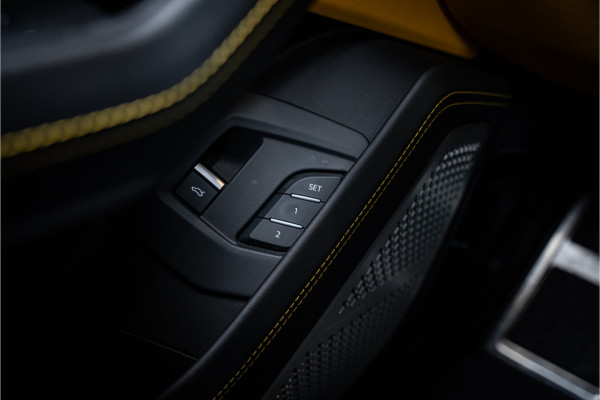 Lamborghini Urus 4.0 V8 - BTW | Akrapovic | Keramisch | Panorama | Xpel | B&O+ | Massage