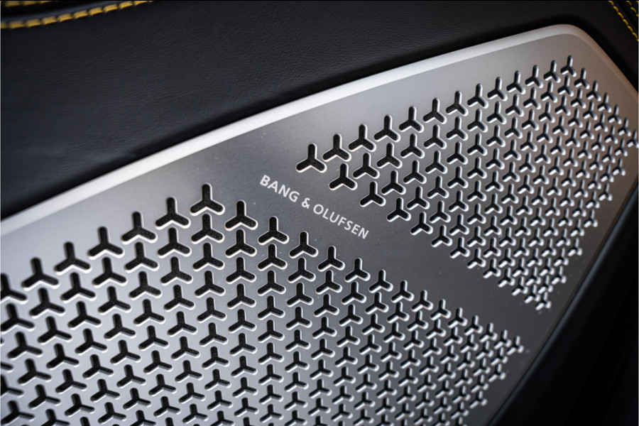 Lamborghini Urus 4.0 V8 - BTW | Akrapovic | Keramisch | Panorama | Xpel | B&O+ | Massage