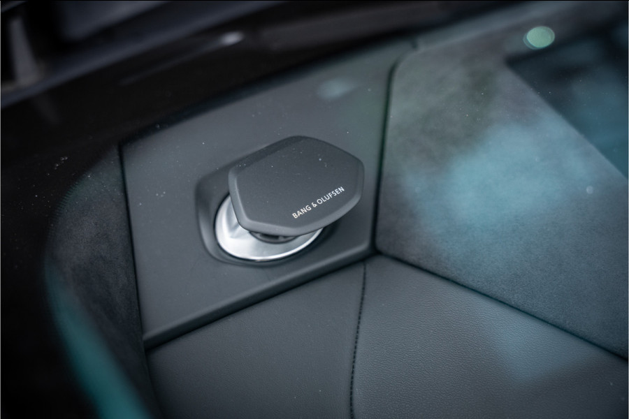 Lamborghini Urus 4.0 V8 - BTW | Akrapovic | Keramisch | Panorama | Xpel | B&O+ | Massage