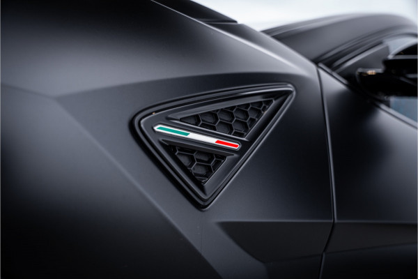 Lamborghini Urus 4.0 V8 - BTW | Akrapovic | Keramisch | Panorama | Xpel | B&O+ | Massage