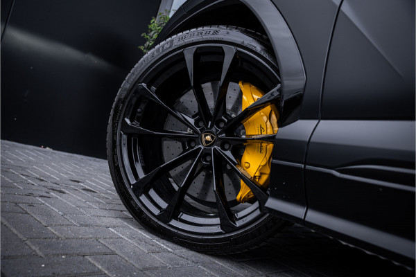 Lamborghini Urus 4.0 V8 - BTW | Akrapovic | Keramisch | Panorama | Xpel | B&O+ | Massage