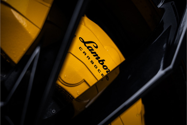 Lamborghini Urus 4.0 V8 - BTW | Akrapovic | Keramisch | Panorama | Xpel | B&O+ | Massage