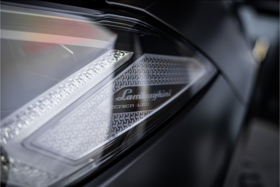 Lamborghini Urus 4.0 V8 - BTW | Akrapovic | Keramisch | Panorama | Xpel | B&O+ | Massage