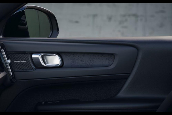 Volvo EX40 252PK Single Motor Extended Range 82 kWh Business Edition / Donker getint glas / Camera achter / Climate pack