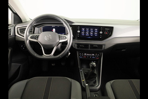 Volkswagen Polo 1.0 TSI Style 95 PK | Matrix koplampen | Navigatie via app | Parkeersensoren | Privacy glass |