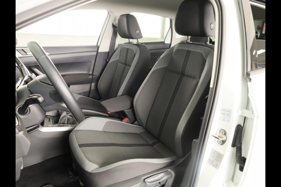 Volkswagen Polo 1.0 TSI Style 95 PK | Matrix koplampen | Navigatie via app | Parkeersensoren | Privacy glass |
