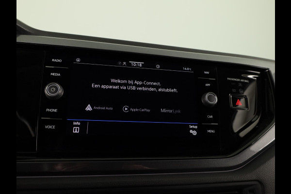 Volkswagen Polo 1.0 TSI Style 95 PK | Matrix koplampen | Navigatie via app | Parkeersensoren | Privacy glass |