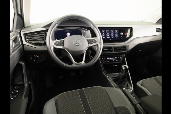 Volkswagen Polo 1.0 TSI Style 95 PK | Matrix koplampen | Navigatie via app | Parkeersensoren | Privacy glass |