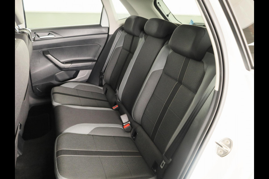 Volkswagen Polo 1.0 TSI Style 95 PK | Matrix koplampen | Navigatie via app | Parkeersensoren | Privacy glass |