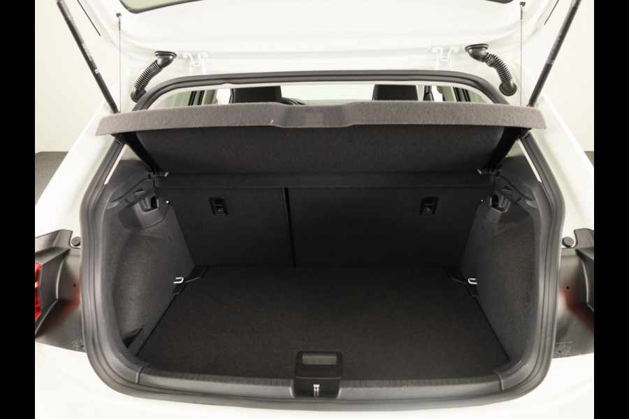 Volkswagen Polo 1.0 TSI Style 95 PK | Matrix koplampen | Navigatie via app | Parkeersensoren | Privacy glass |