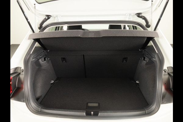 Volkswagen Polo 1.0 TSI Style 95 PK | Matrix koplampen | Navigatie via app | Parkeersensoren | Privacy glass |