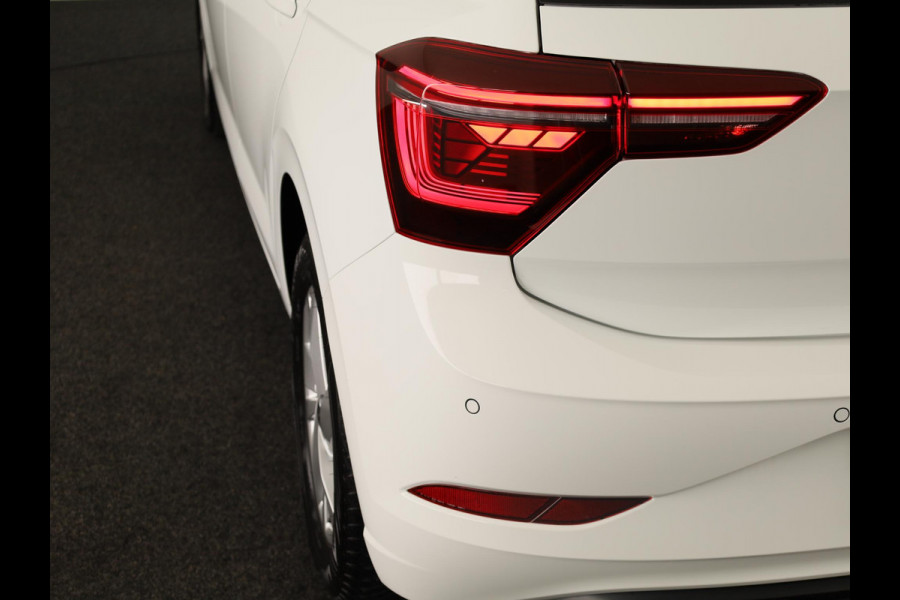 Volkswagen Polo 1.0 TSI Style 95 PK | Matrix koplampen | Navigatie via app | Parkeersensoren | Privacy glass |