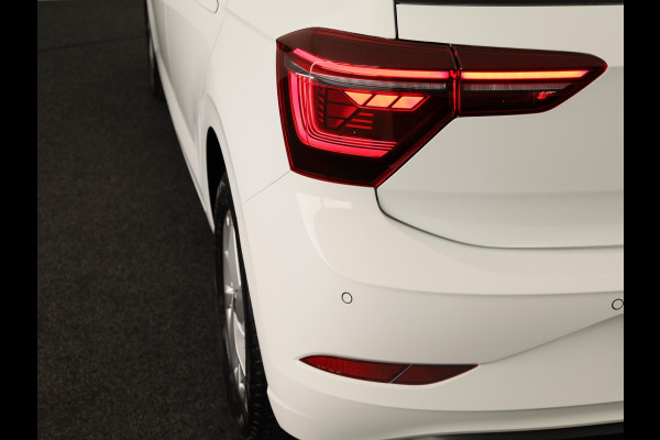 Volkswagen Polo 1.0 TSI Style 95 PK | Matrix koplampen | Navigatie via app | Parkeersensoren | Privacy glass |