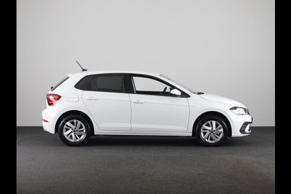 Volkswagen Polo 1.0 TSI Style 95 PK | Matrix koplampen | Navigatie via app | Parkeersensoren | Privacy glass |