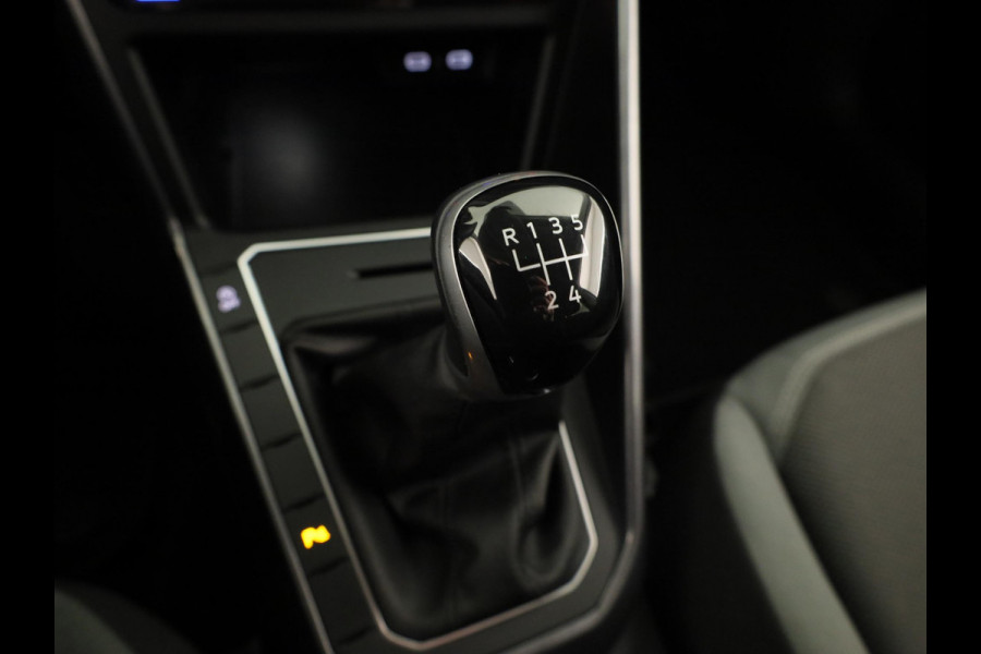 Volkswagen Polo 1.0 TSI Style 95 PK | Matrix koplampen | Navigatie via app | Parkeersensoren | Privacy glass |