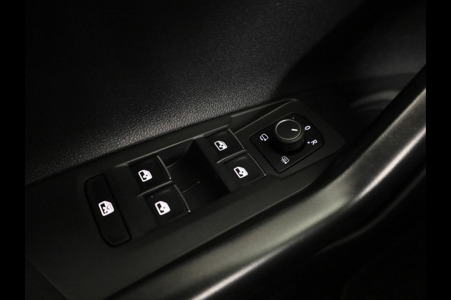 Volkswagen Polo 1.0 TSI Style 95 PK | Matrix koplampen | Navigatie via app | Parkeersensoren | Privacy glass |