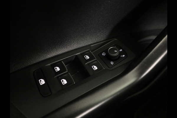 Volkswagen Polo 1.0 TSI Style 95 PK | Matrix koplampen | Navigatie via app | Parkeersensoren | Privacy glass |